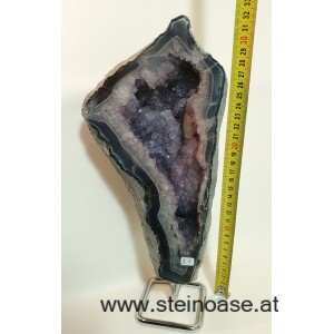 Amethyst Druse mit Calcit auf Ständer